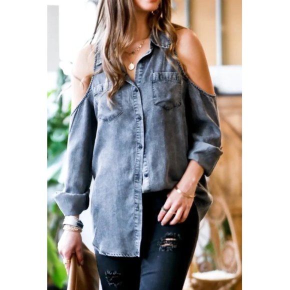 NWT UnBothered Gray Denim Cold Shoulder Roll Tab Button-Down Shirt - Picture 5 of 5